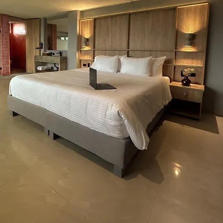 Mood Matuna Hotel *